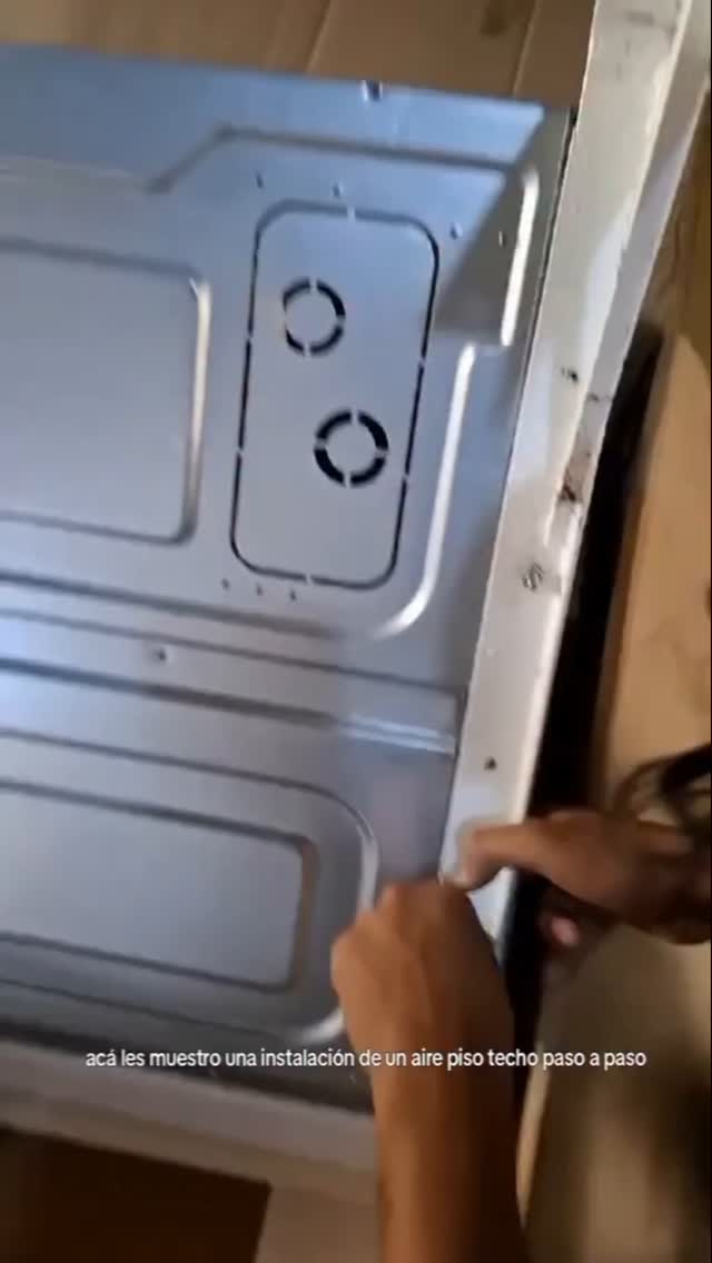 Instalación de aire piso techo paso a paso, del video de Instagram de Frío Morales